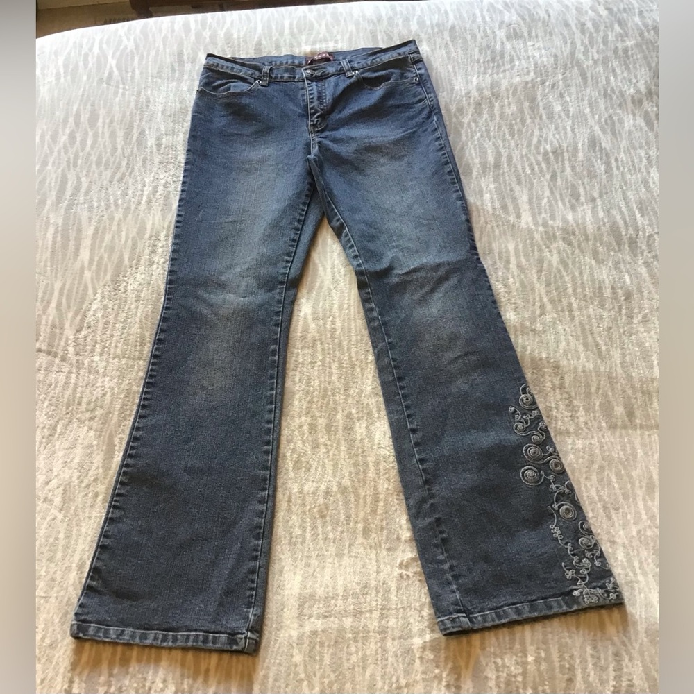 👖Nevada Jeans Size 9/10 Embellished Leg and Rear